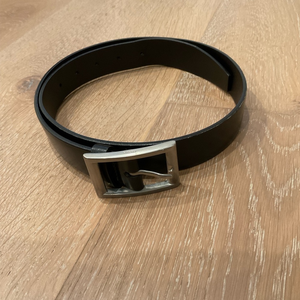 Classic Prada Black Leather Belt with Silver Buckle - Picture 2 of 8